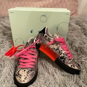 Off-White New Arrow Low Vulcanized Sneaker Limited Edition